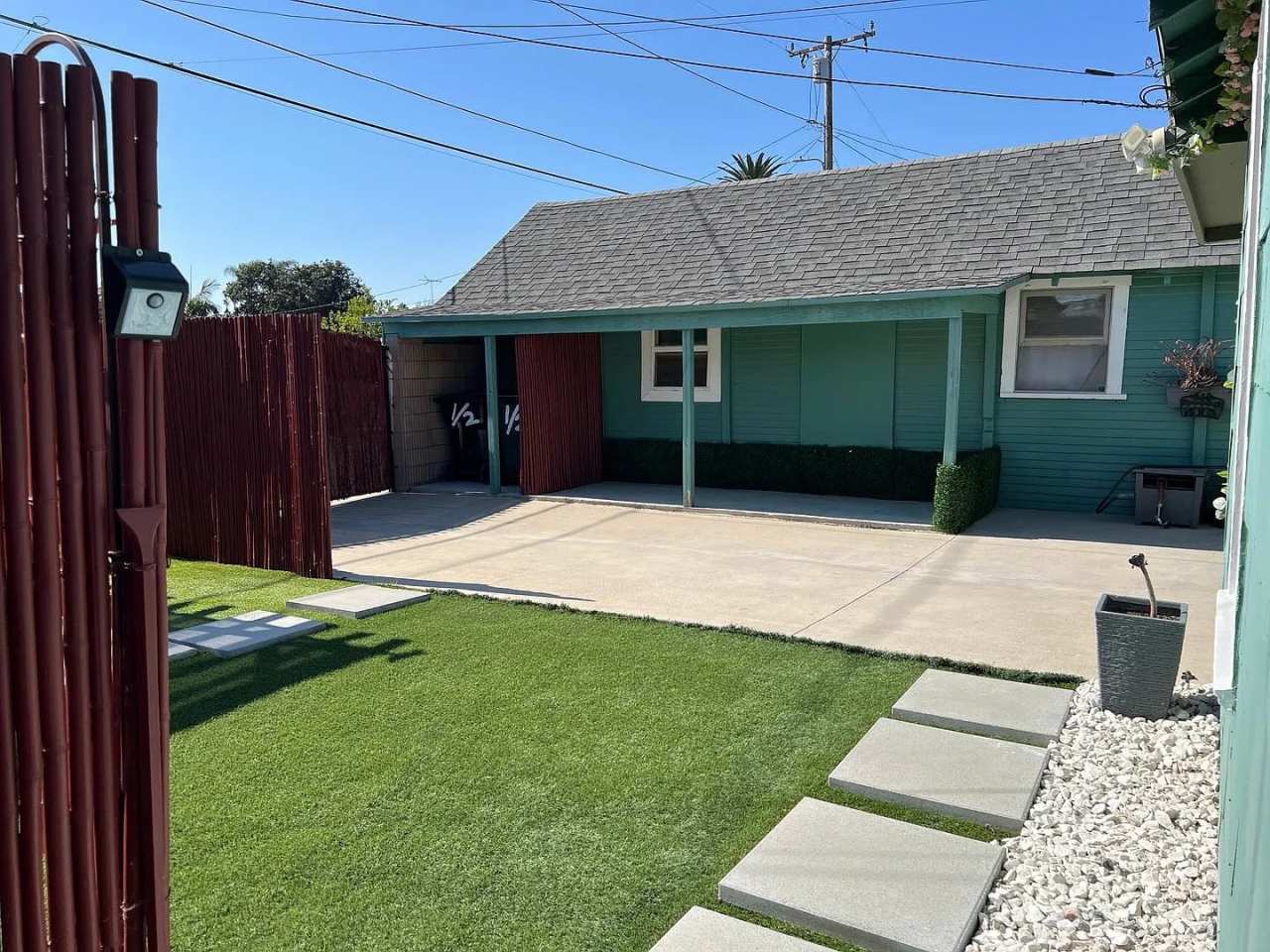 739 1/2 N Philadelphia St