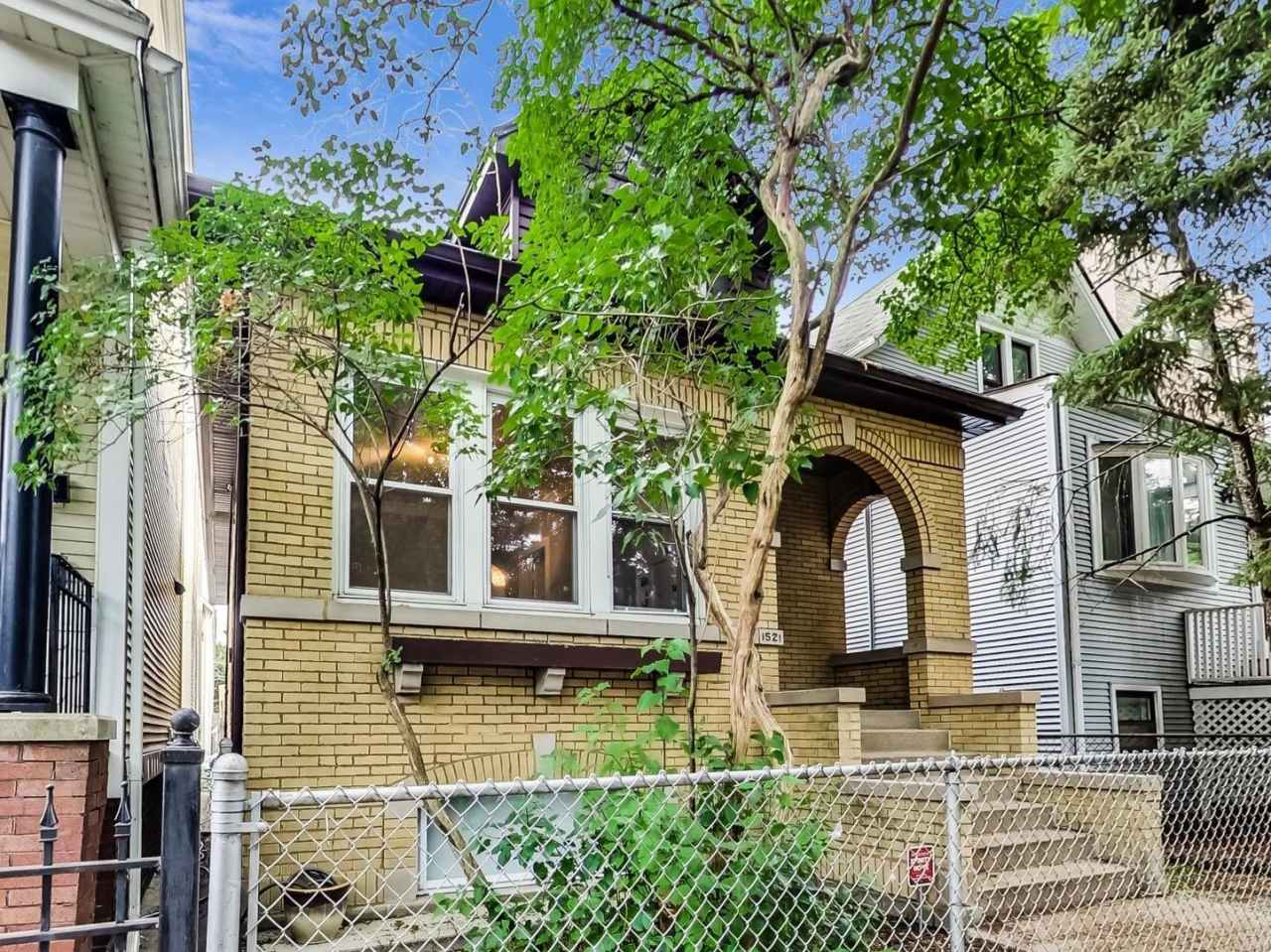 1521 W Nelson Street