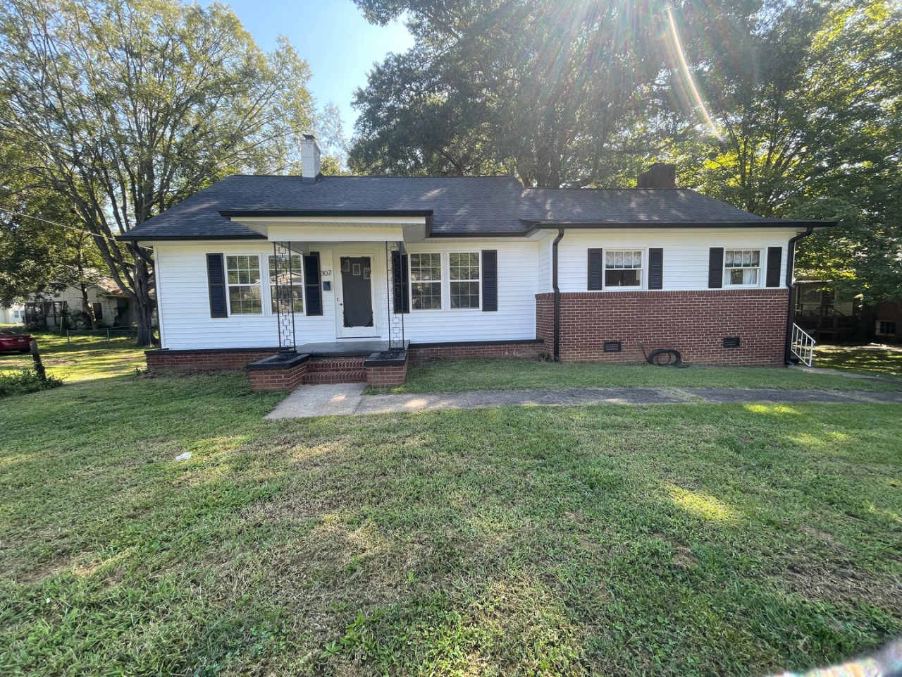 Large 3 bedroom 2 bathroom house with office available