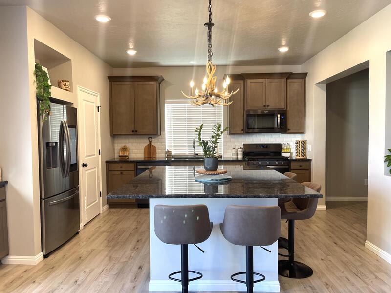 197 E Brushy Canyon St,