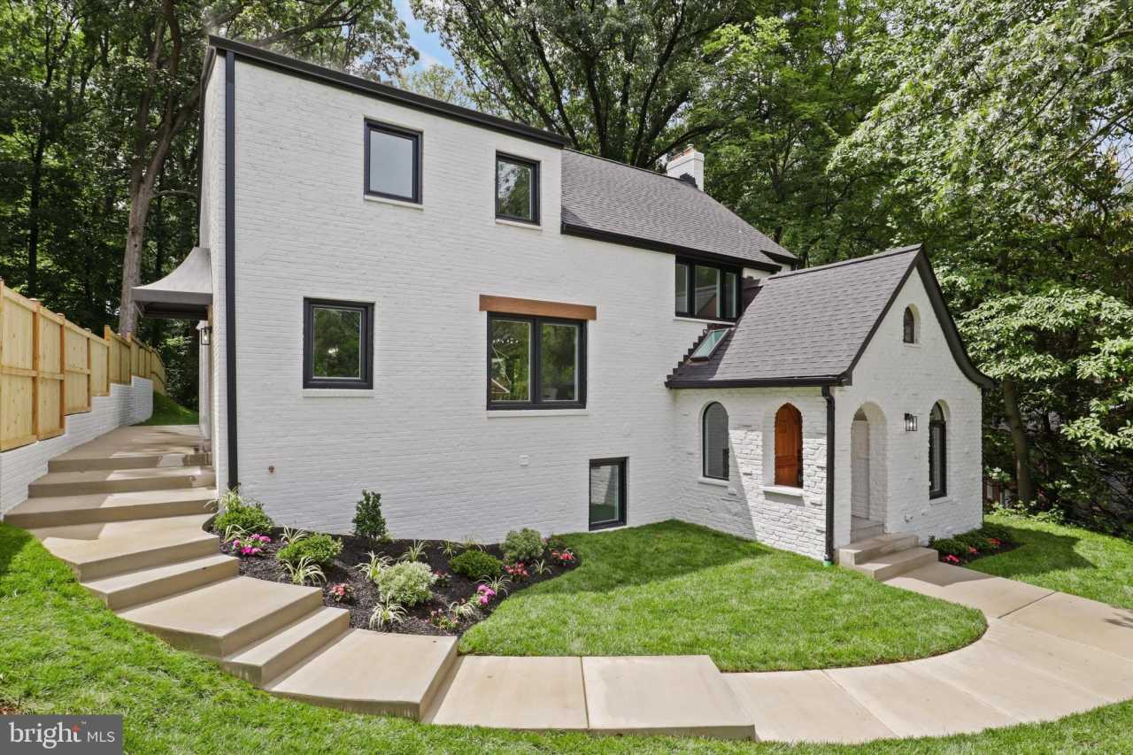 2520 N VERNON Street