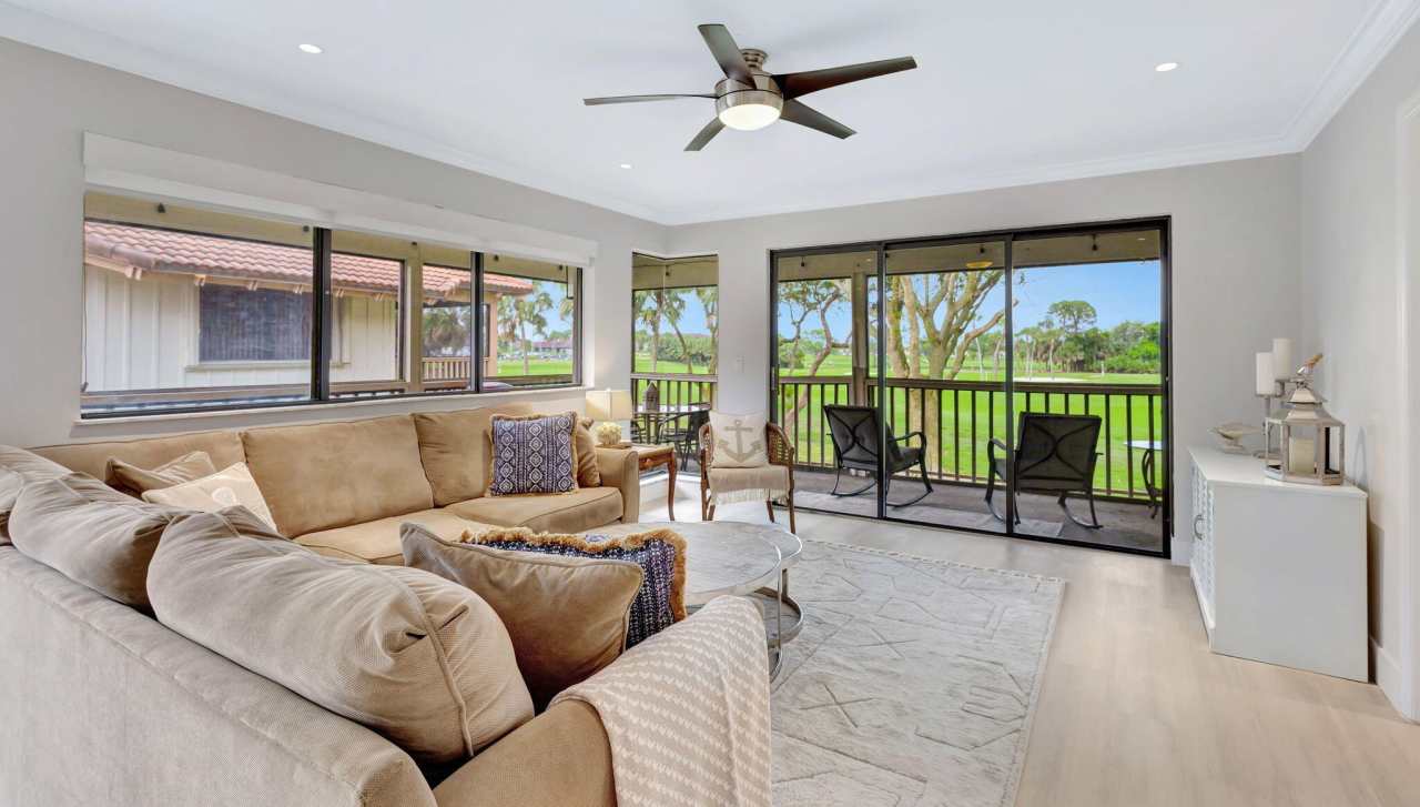 438 S Brackenwood Lane S