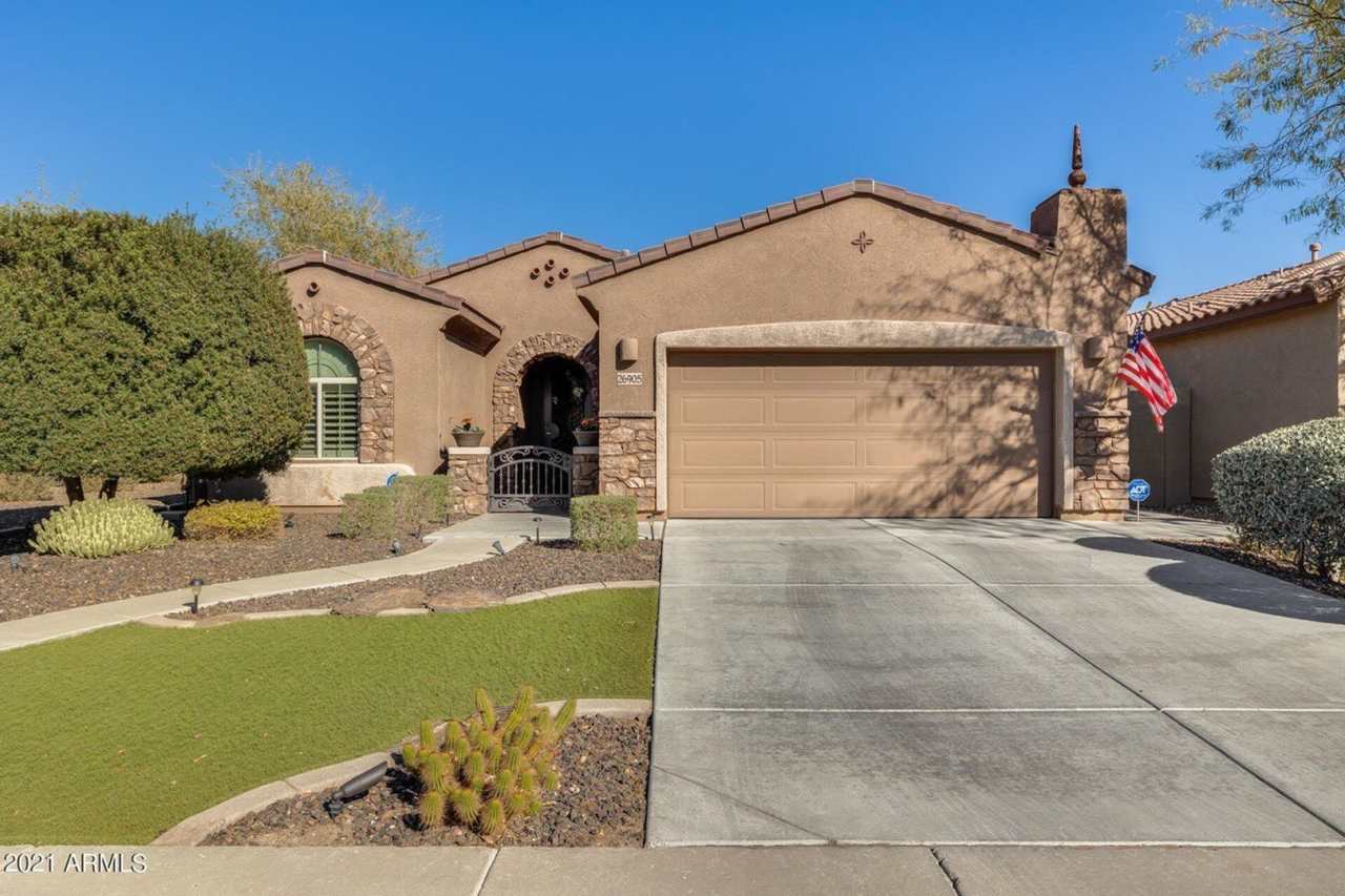 3 BEDROOMS PLUS DEN IN STETSON VALLEY IN PHOENIX