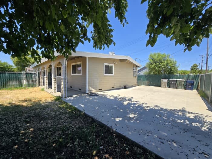 2824 Del Paso Boulevard