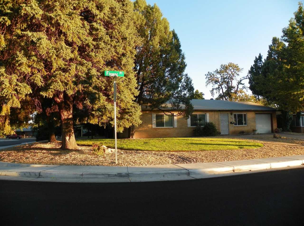 8522 Flower Place NE