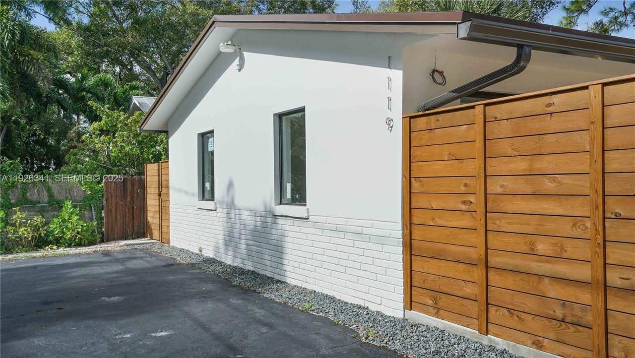 1119 W Las Olas Blvd