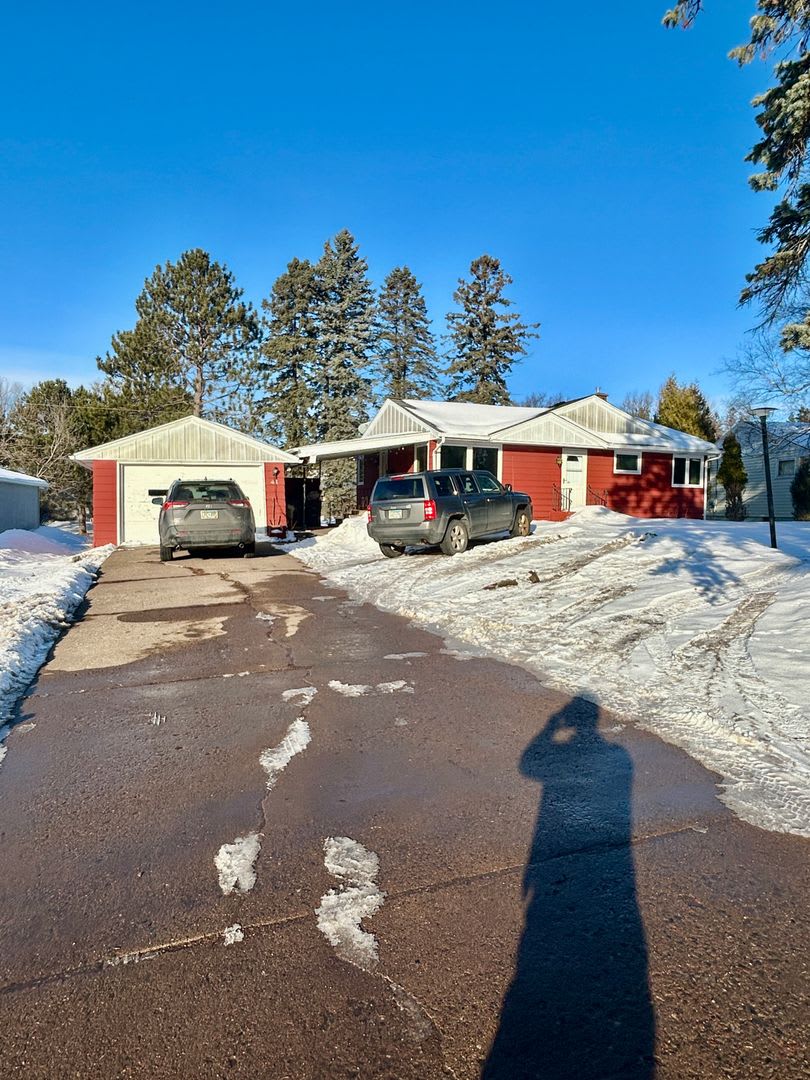 AVAILABLE JUNE - Nice 5 Bed 2 Bath Near Campus w/ OSP  Huge Yard