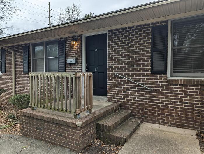 17 Brookwood Avenue Northeast