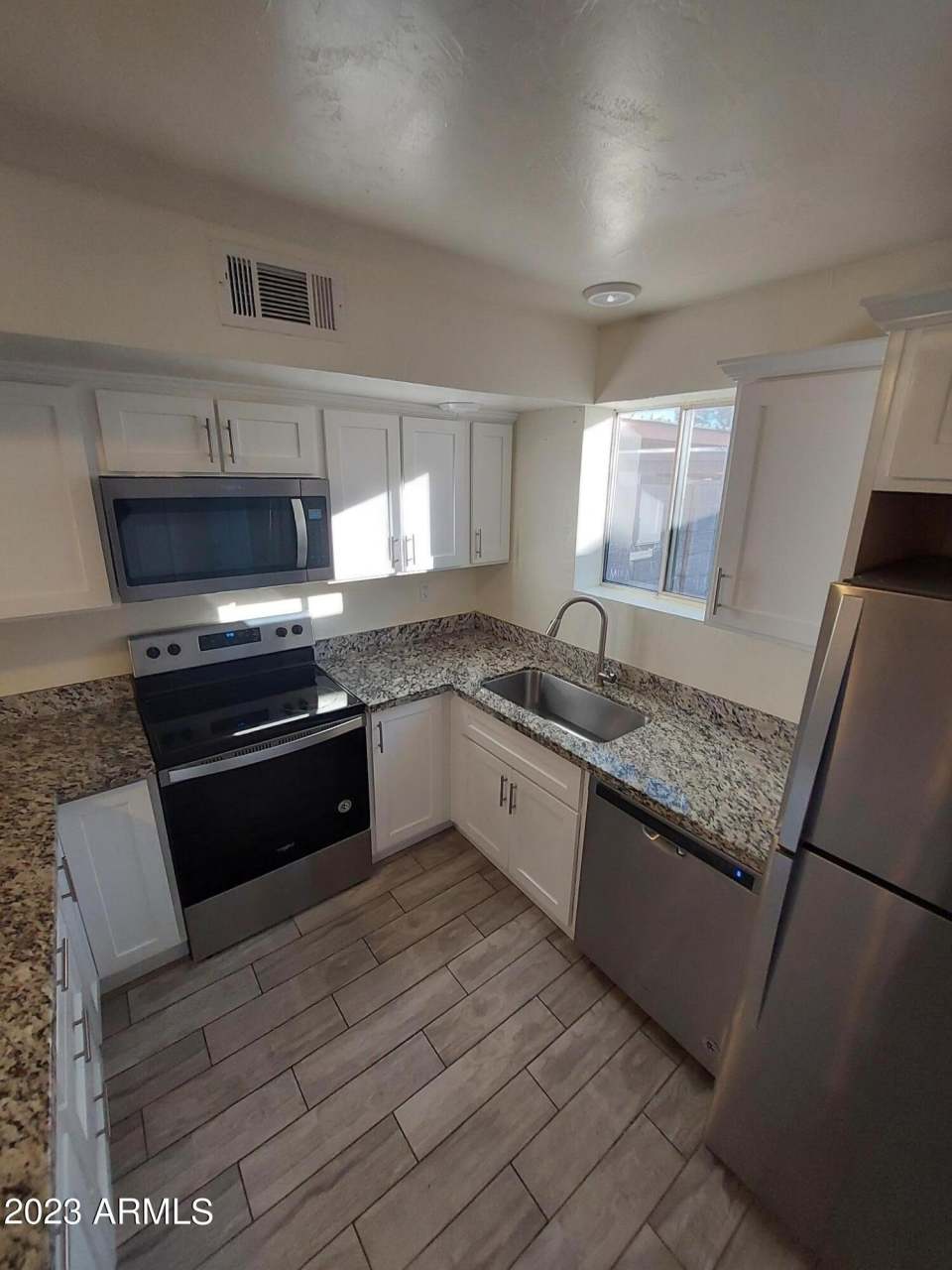 6140 W TOWNLEY Avenue