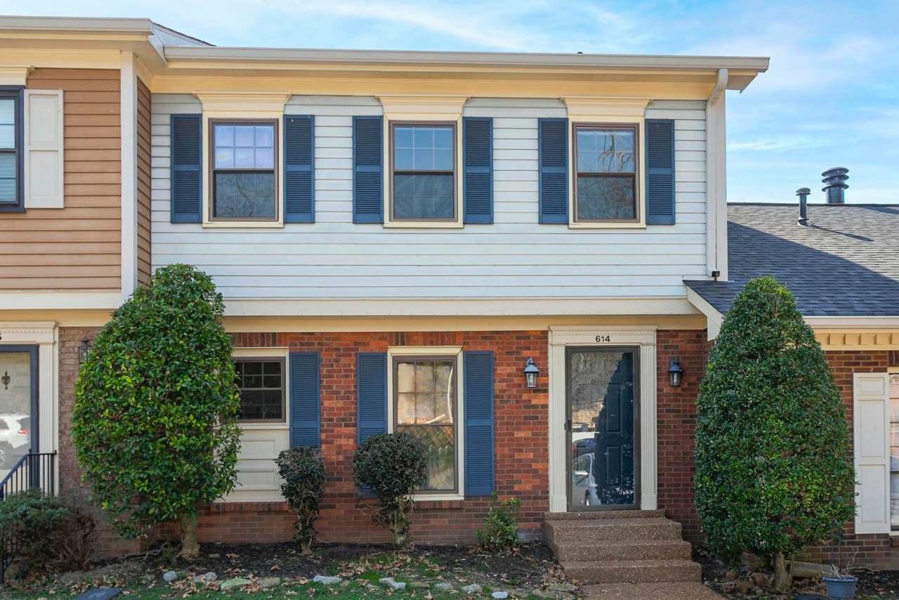 Beautiful 3 Bed Brentwood Townhome!