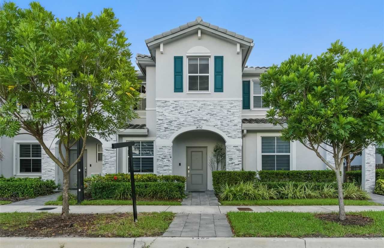1452 SE 26th Ter