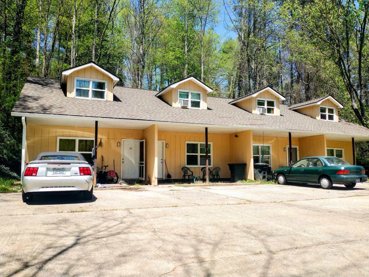 2 Bedroom 2 Bath Townhouse 1 mile from WCU Campus