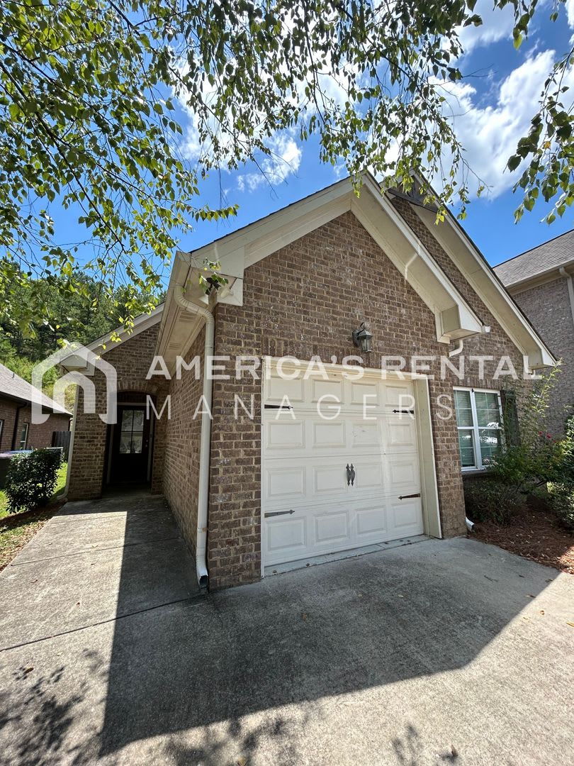 Terrific Home for Rent in Birmingham!!!! Available NOW! Rent Reduction!! Sign a 13 month lease by 10/31/25 to receive ONE MONTH FREE RENT!!