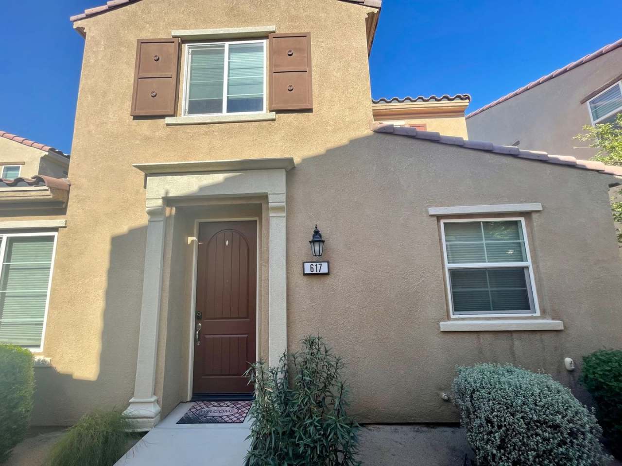 AVAILABLE NOW!!! Stunning 3 Bedroom 2.5 Bathroom in Spanish Walk Community in Palm Desert