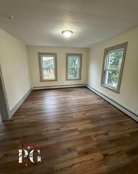 18 Railroad Ave. unit: 2