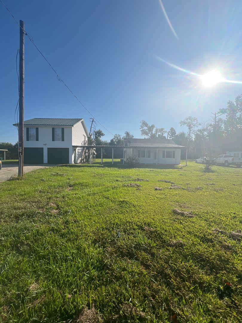 2 bedroom home for lease with garage and apartment above garage