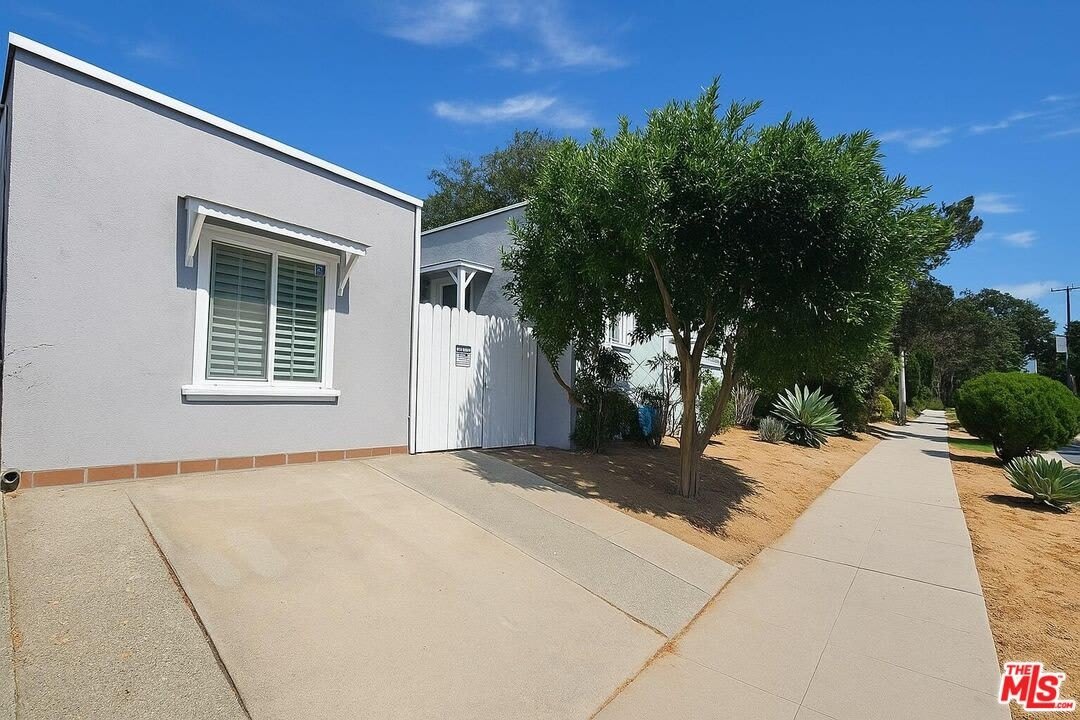 1121 N Curson Ave unit: 2