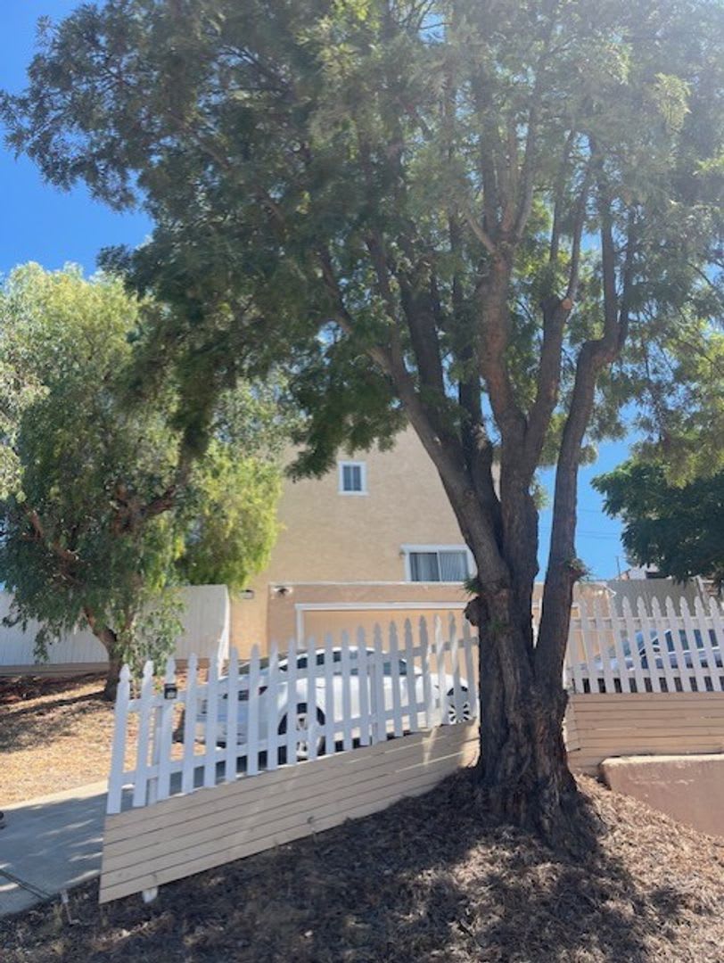 Spacious 4-Bedroom home centrally located in Lake Elsinore-16518 Smith Rd. Lake Elsinore, CA