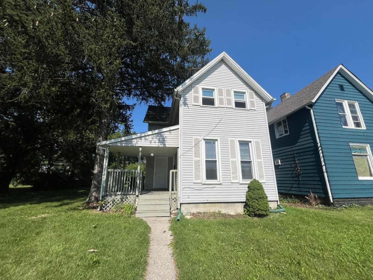 2210 Oliver St. - Spacious Three Bedroom Home! Available Now!!