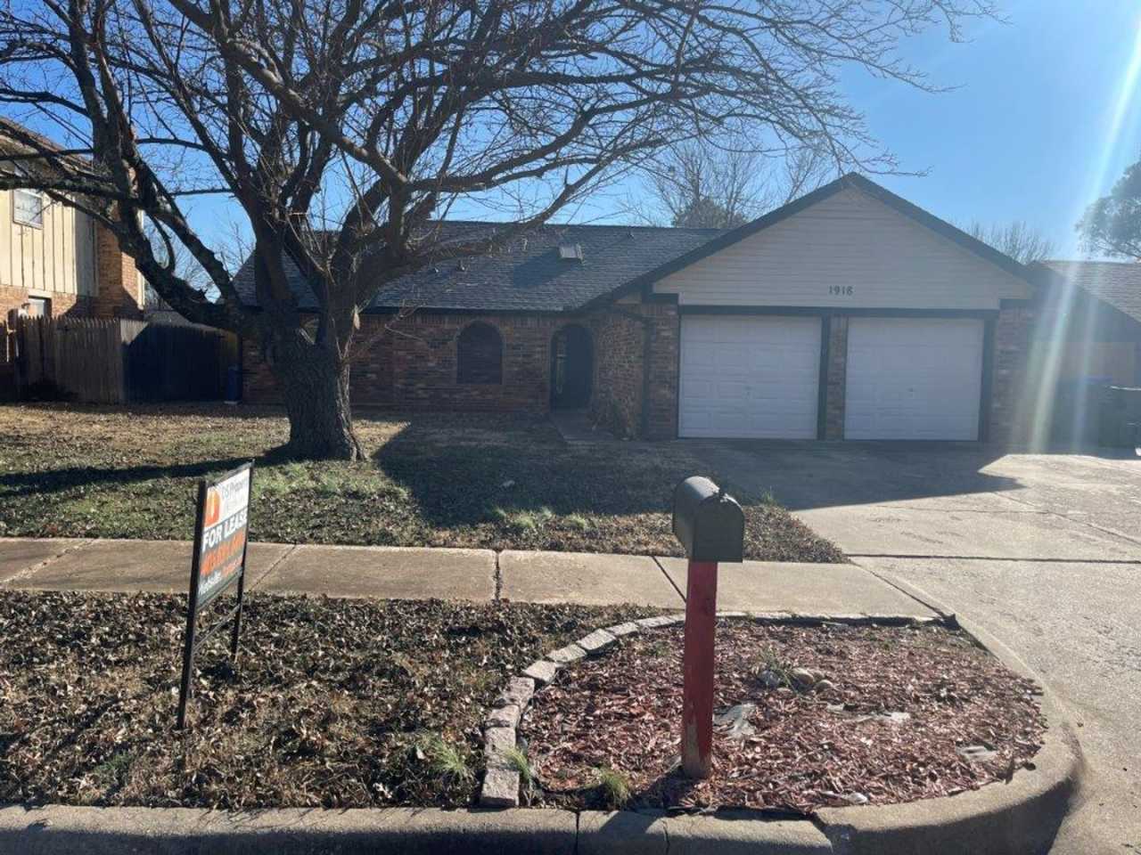 3 bed 2 bath, 2 car with wood floors, fenced yard, walk to Oakhurst Park!