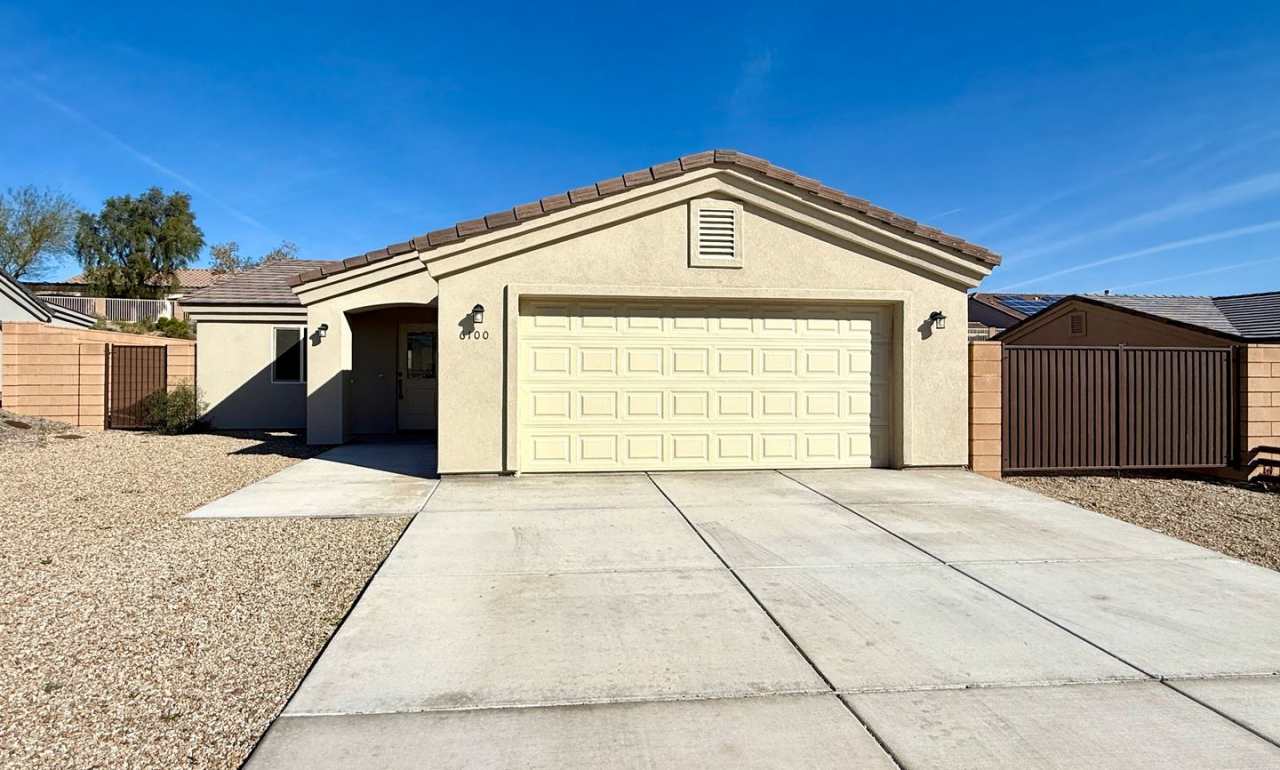 Modern 3 Bed, 2 Bath Home with Open Floor Plan  New Flooring – Fort Mohave- Available Now!