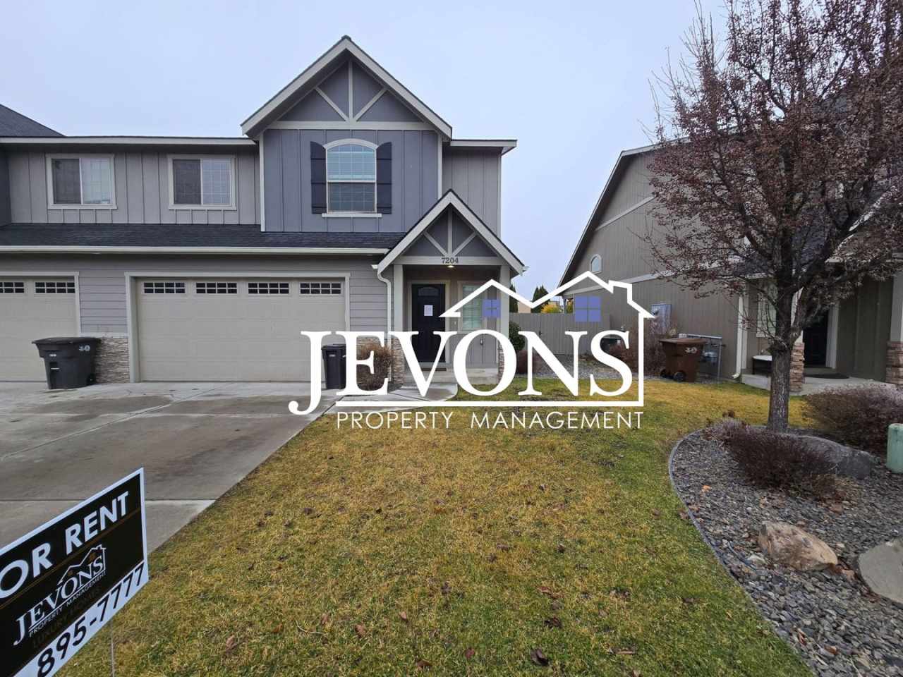 Charming 3 bedrooms homes with two-car garage, fully fenced backyard, minutes away from Yakima Valley College