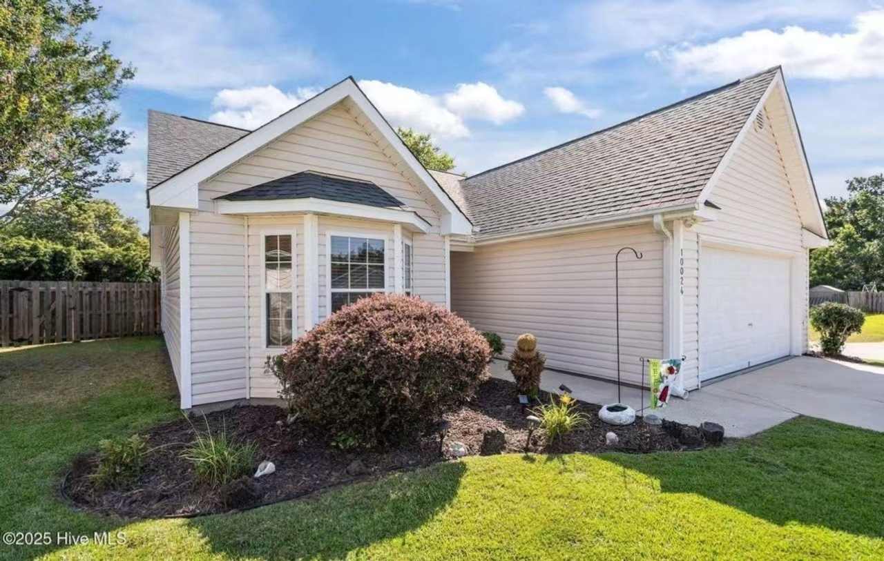 Charming 3BR House in Leland,NO HOA community.