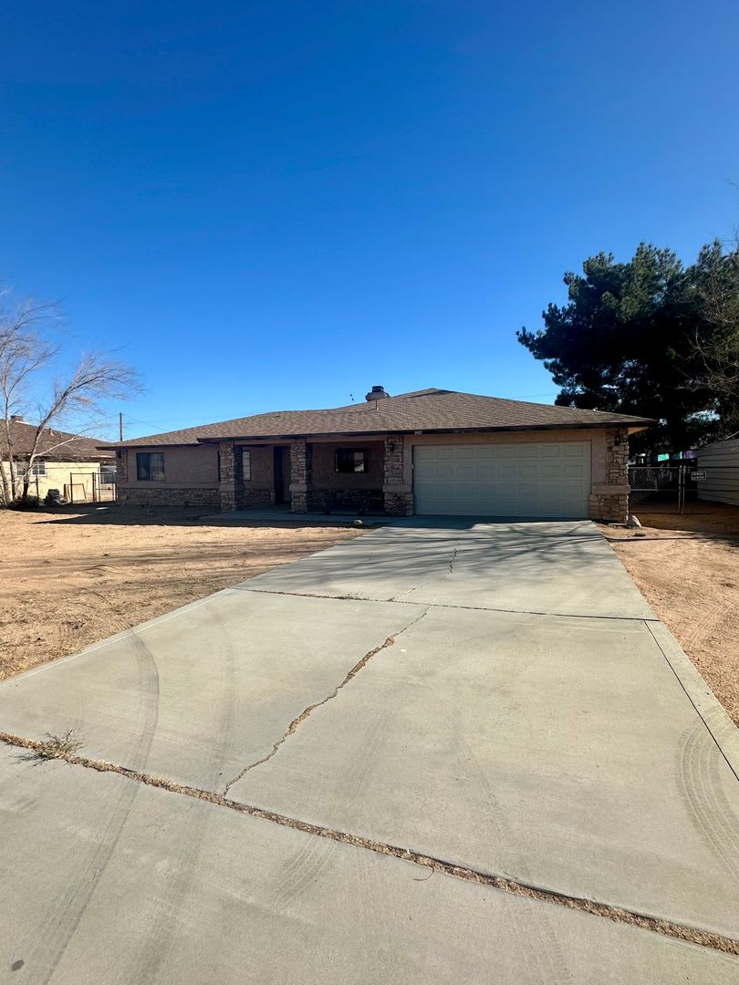 3 BEDROOM APPLE VALLEY HOME