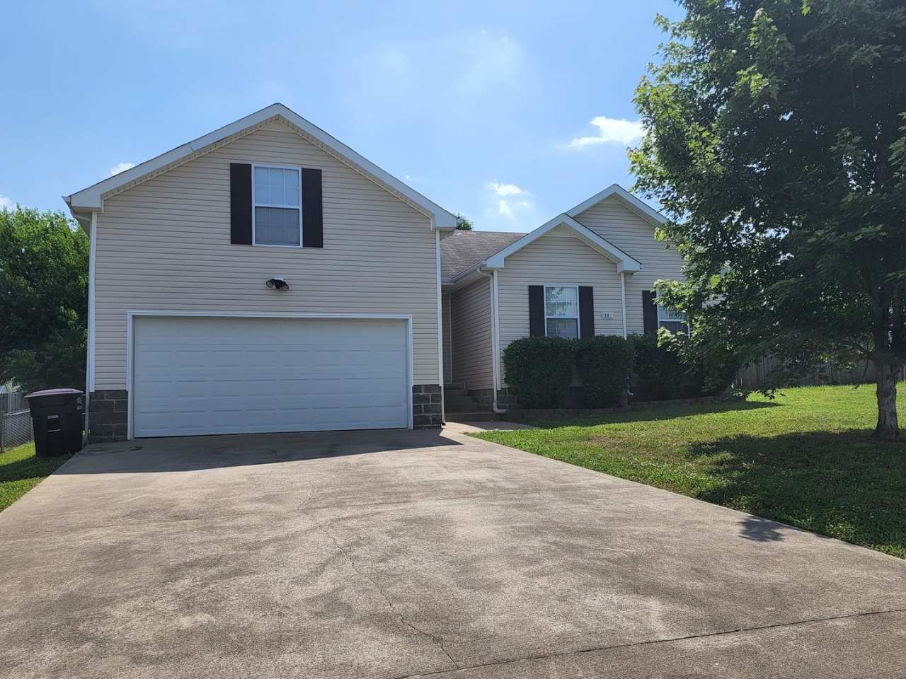 $1700 - 3 Beds 2 Bath + Bonus Room