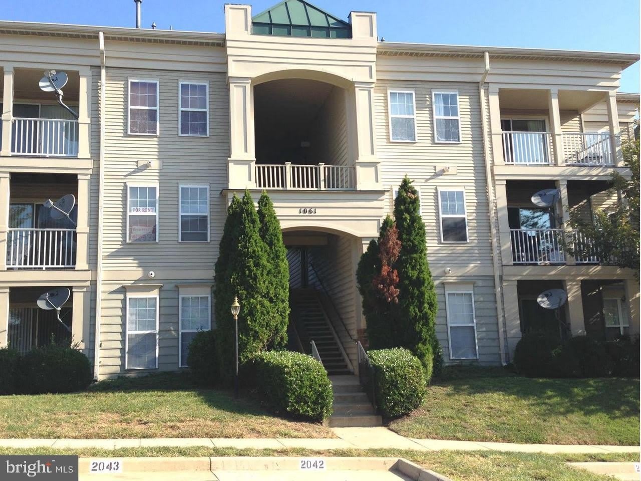 1061 GARDENVIEW LOOP