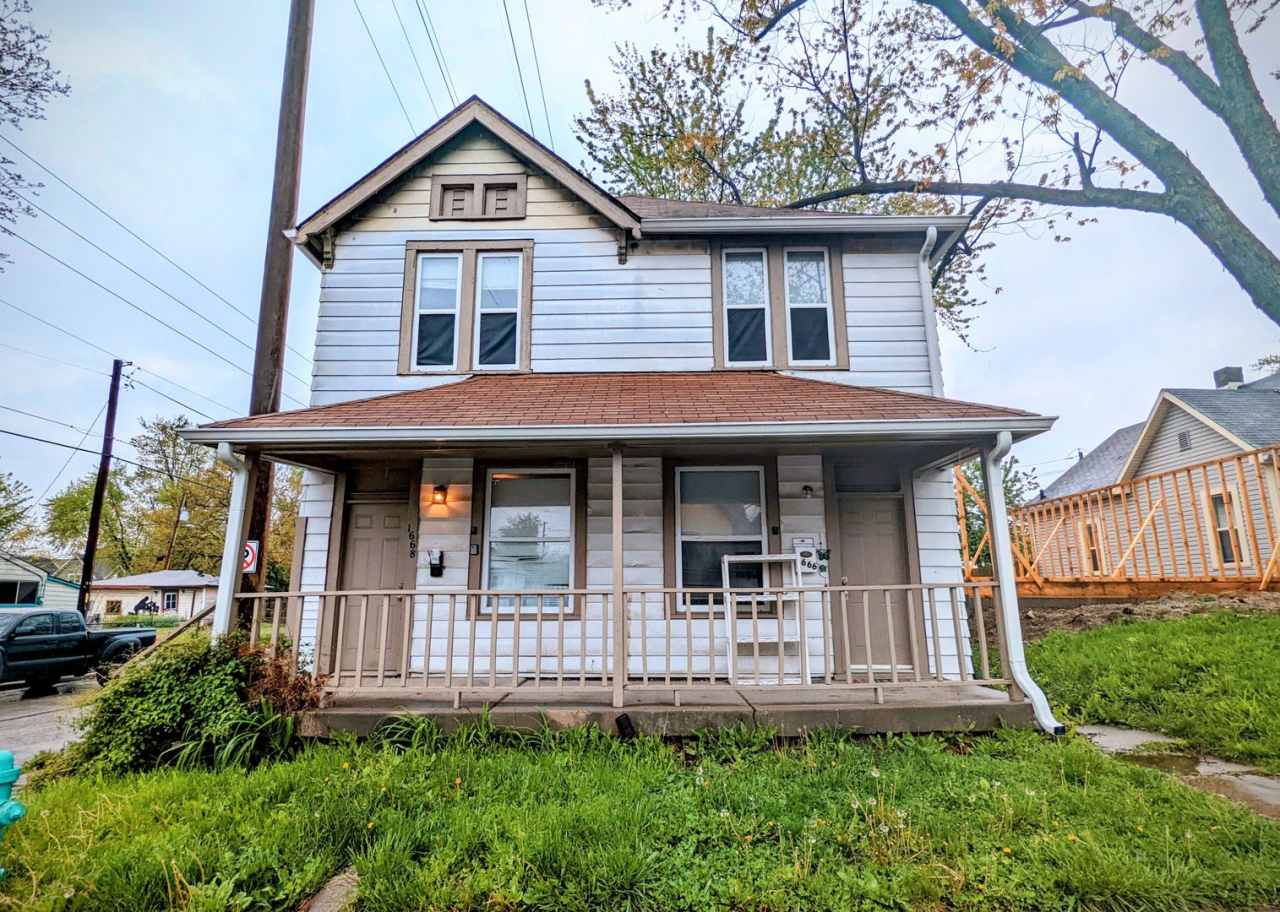 Charming 2 bed/ 1 bath Duplex