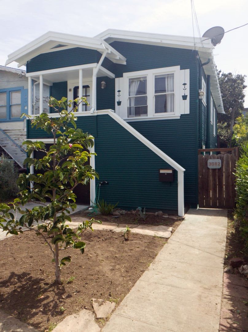 Awesome craftsman style house features 1 bedroom, 1 bathroom House In Oakland’s Laurel District