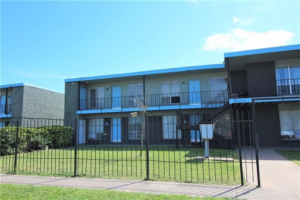 3249 S Staples Street unit: 8