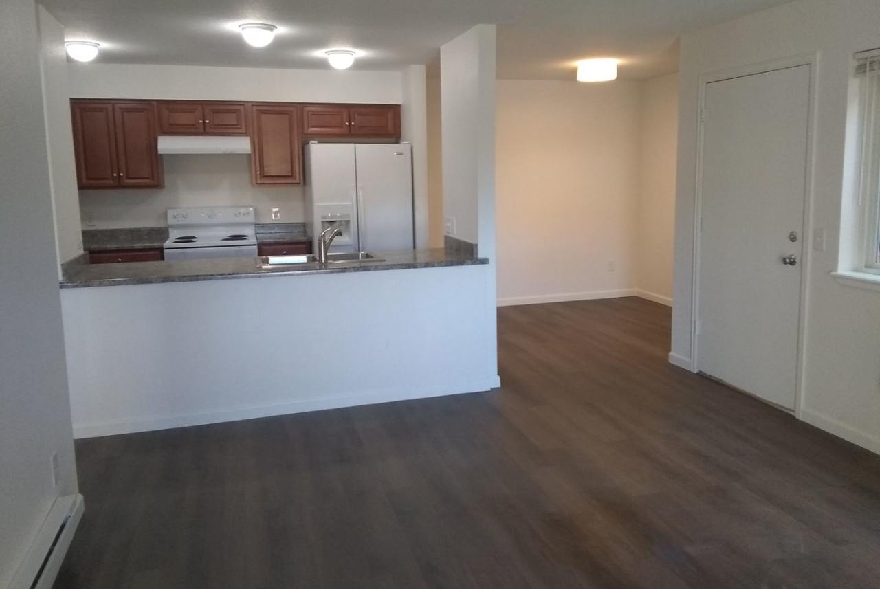 2 bed 2 bath w/carport, Great location off 2nd and Sable near 6th and I-225 and Aurora Mall