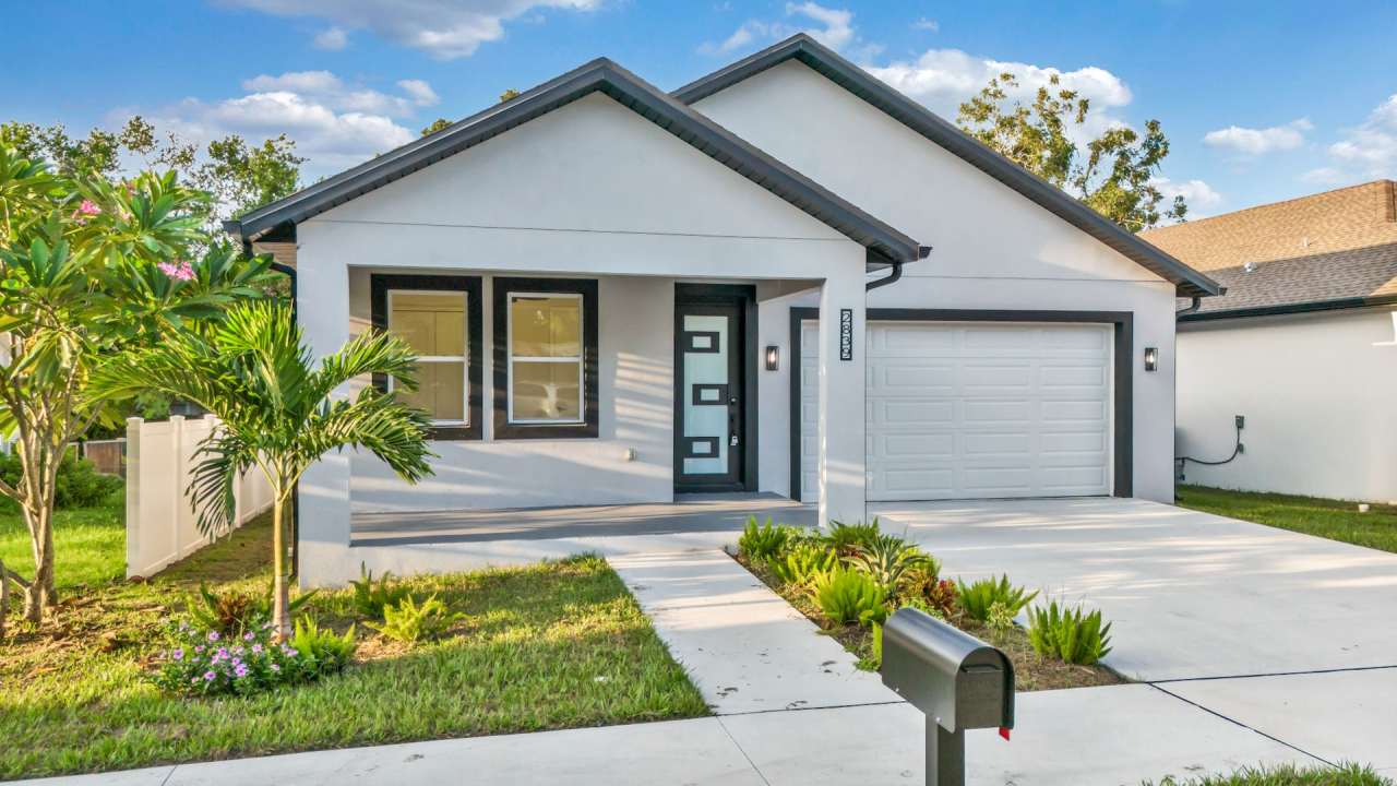 Newer Construction 4bedroom/3bathroom Home Available 11/15/25 in North St Pete!