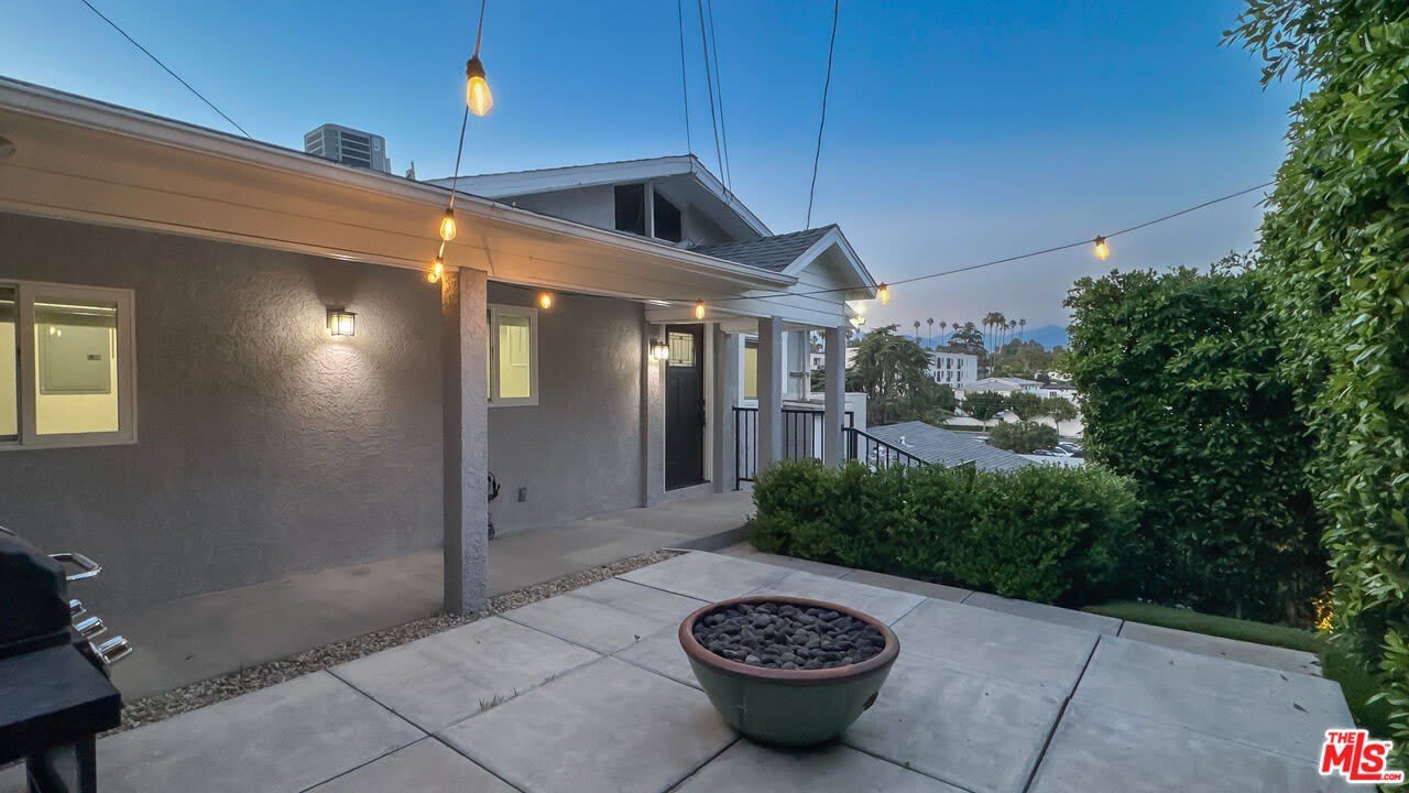 2749 Griffith Park Blvd