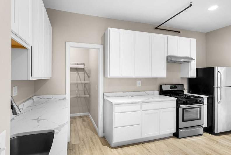 1105 E Genesee St - 1