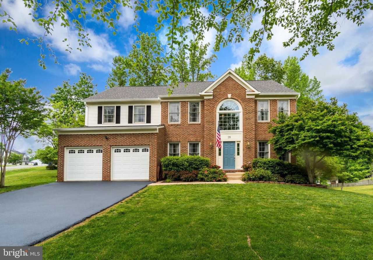 STAFFORD HOME - LARGE 5 BEDROOMS!