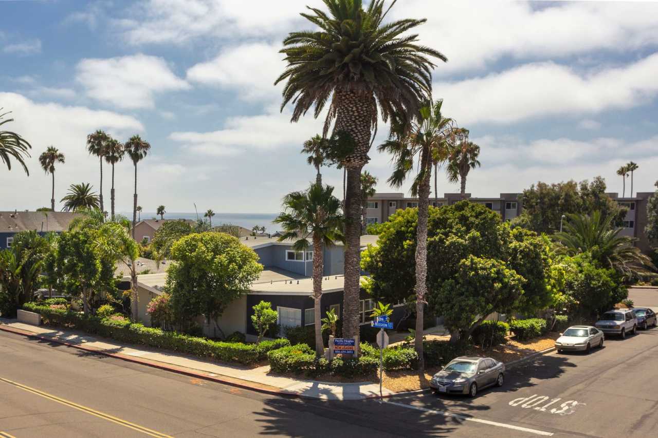 Perfectly Located 2BR in North Pacific Beach w/ Parking