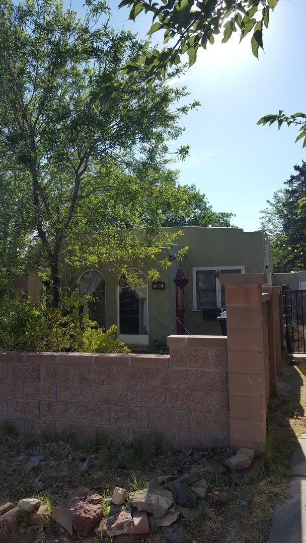 UNM - NOB HILL 2 Bedroom HOUSE 1 Bath PARKING