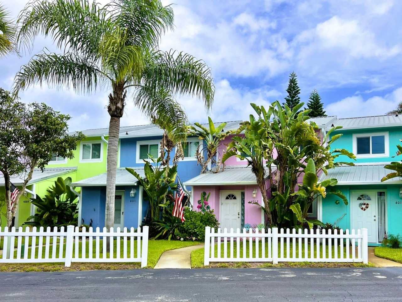 Beautiful 2 Bedroom Townhome in NSB with private patio and firepit