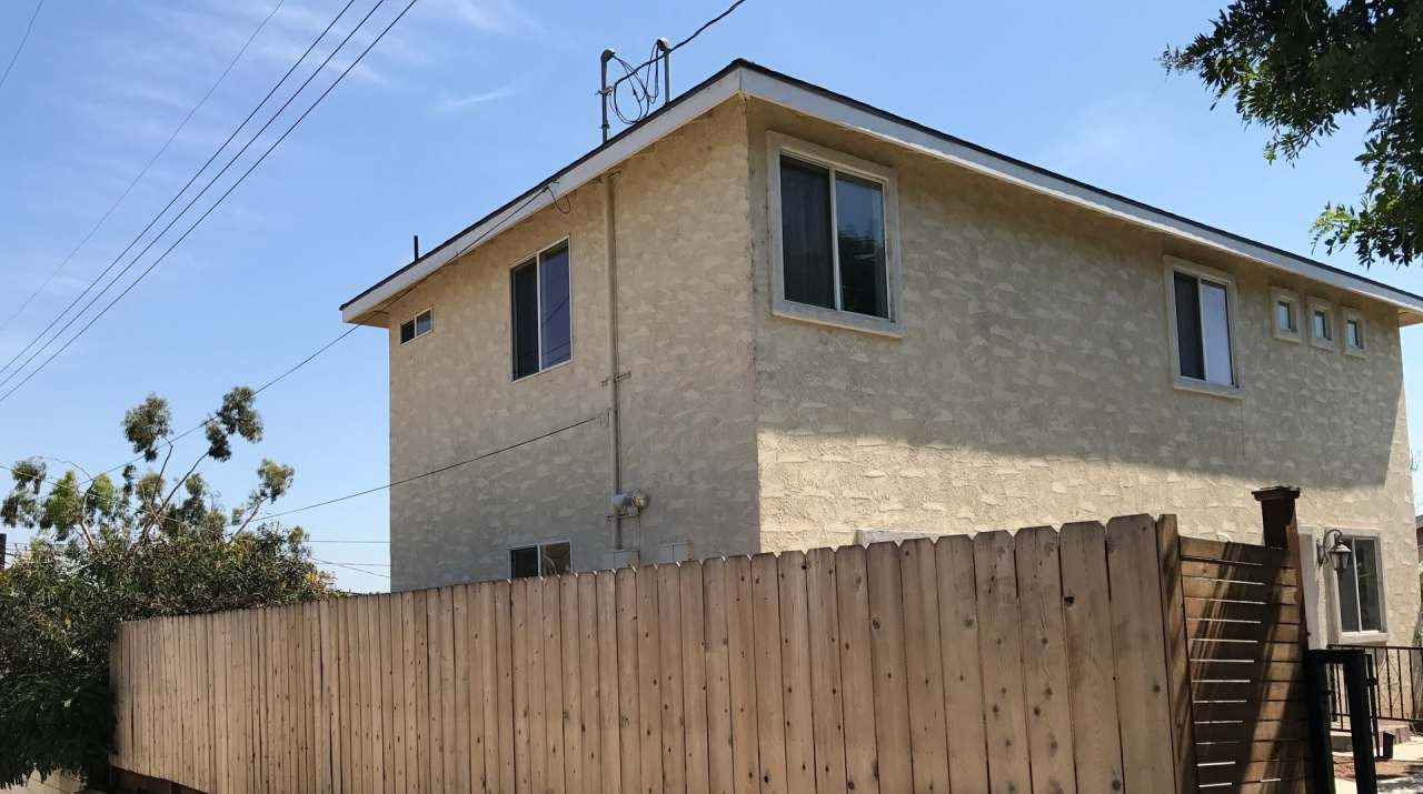 this will be gone this weekend! Rare change to rent a 2005 built 2 bedroom house HOUSE in Glassell park at this price
