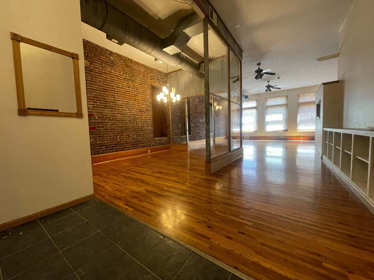Studio-loft style downtown apartment! 1 bath, 1400 sqft! 313 Park Central E, Unit 201 in Springfield MO.