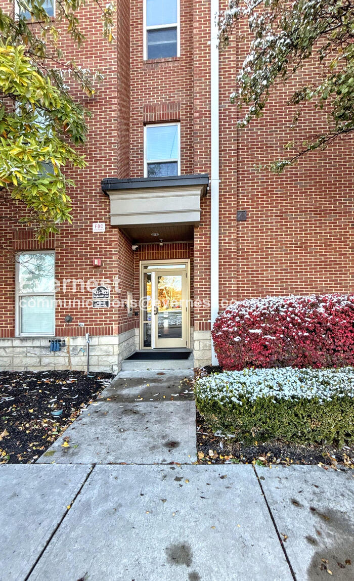 925 Ingleside Avenue