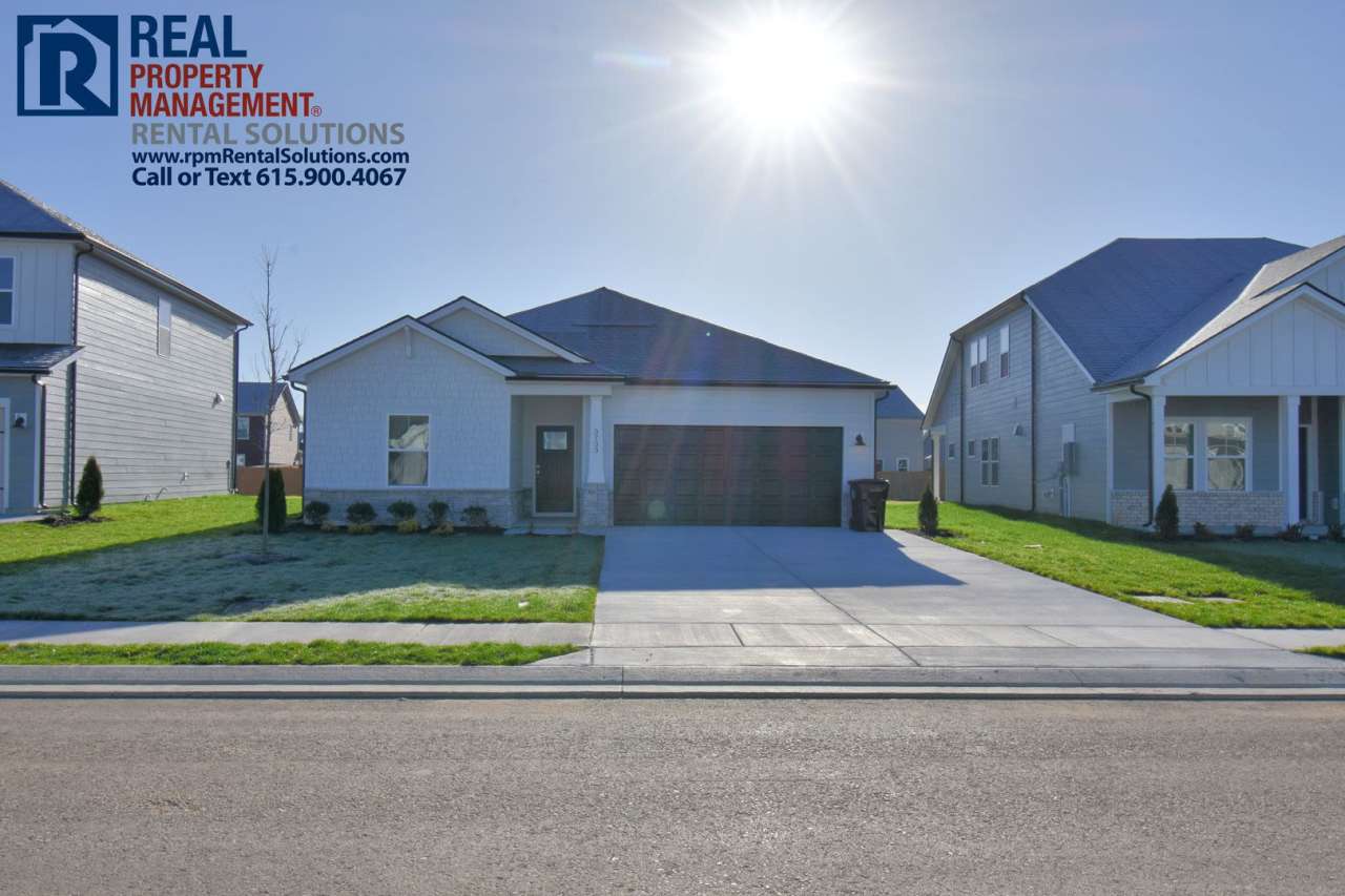 Beautiful 3 bedroom home in Murfreesboro! Off of Veterans Pkwy!