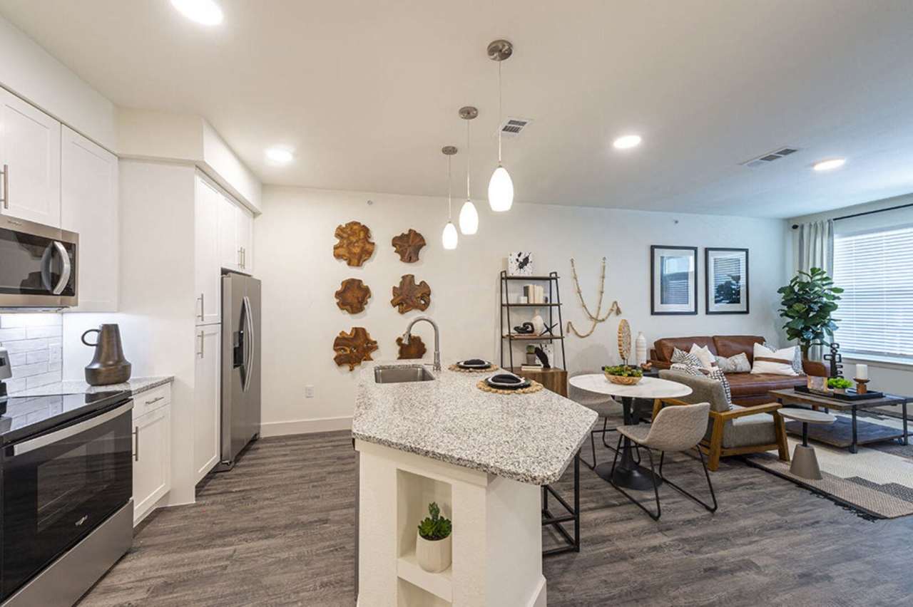 Lakecrest Apartments