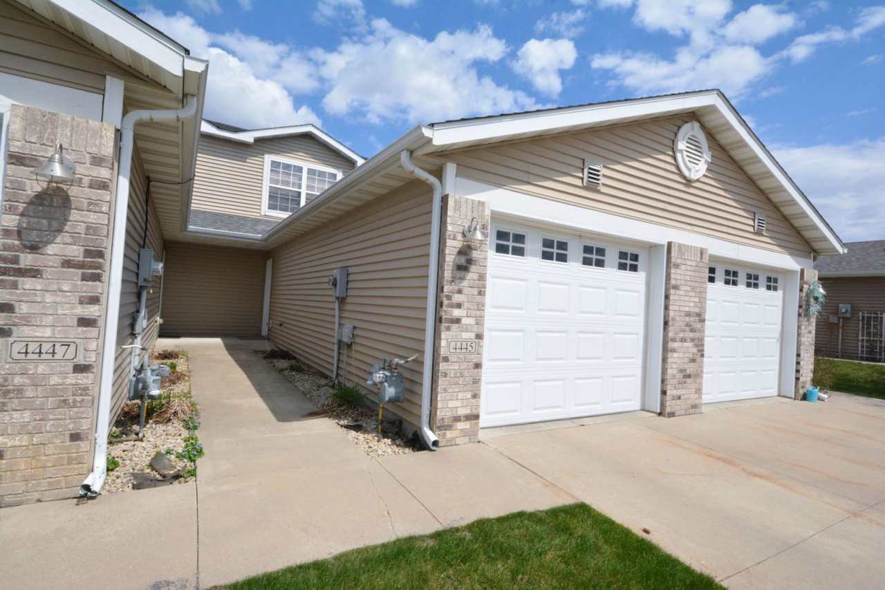 2br townhouse near many shopping  dining options Available TODAY!
