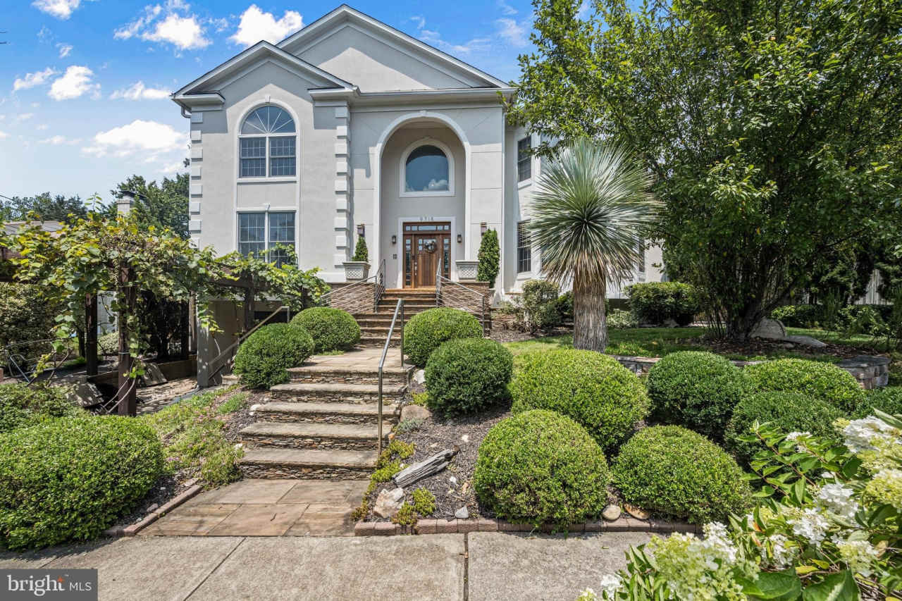 9715 SINGLETON Drive