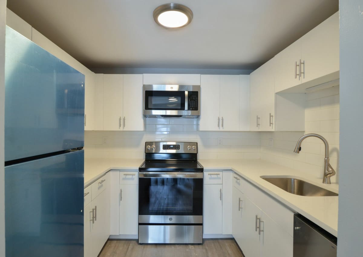 1049 Pleasant Street