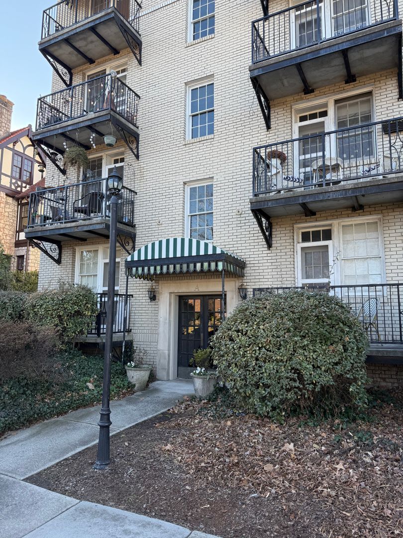 Fully Furnished  Newly Renovated 2 Bedroom Convenient to Moses Cone Hospital - Flexible Lease Terms Available!